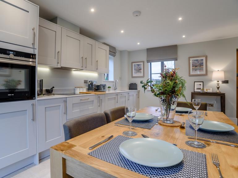 florence cottage in cotswolds kitchen and dining