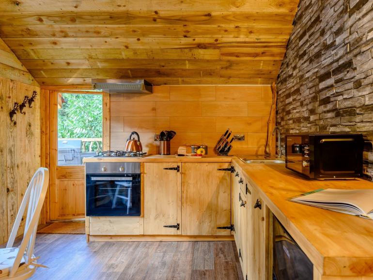 The Retreat Lodge & Log Cabin, Dorset kitchen