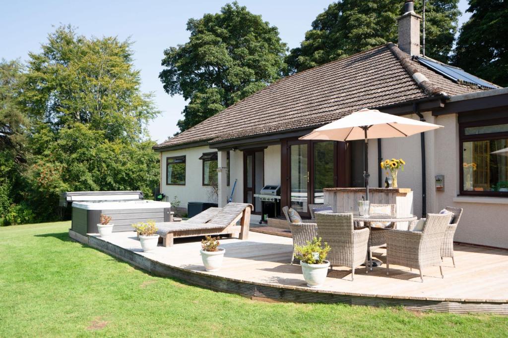 Kinloch Lodge, patio viewing with outdoor dining area, sun loungers and hot tub