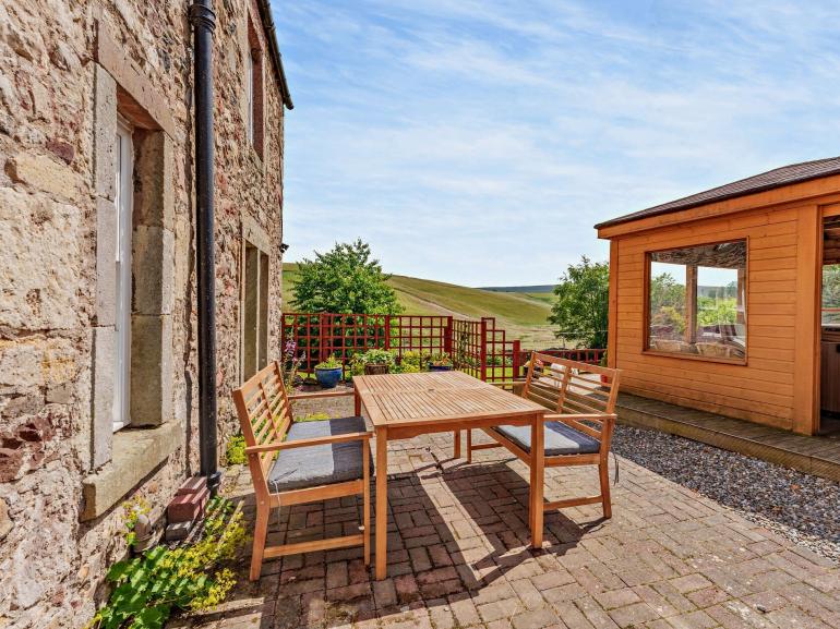 The byre holiday cottage edinburgh, outdoor seating and hot tub